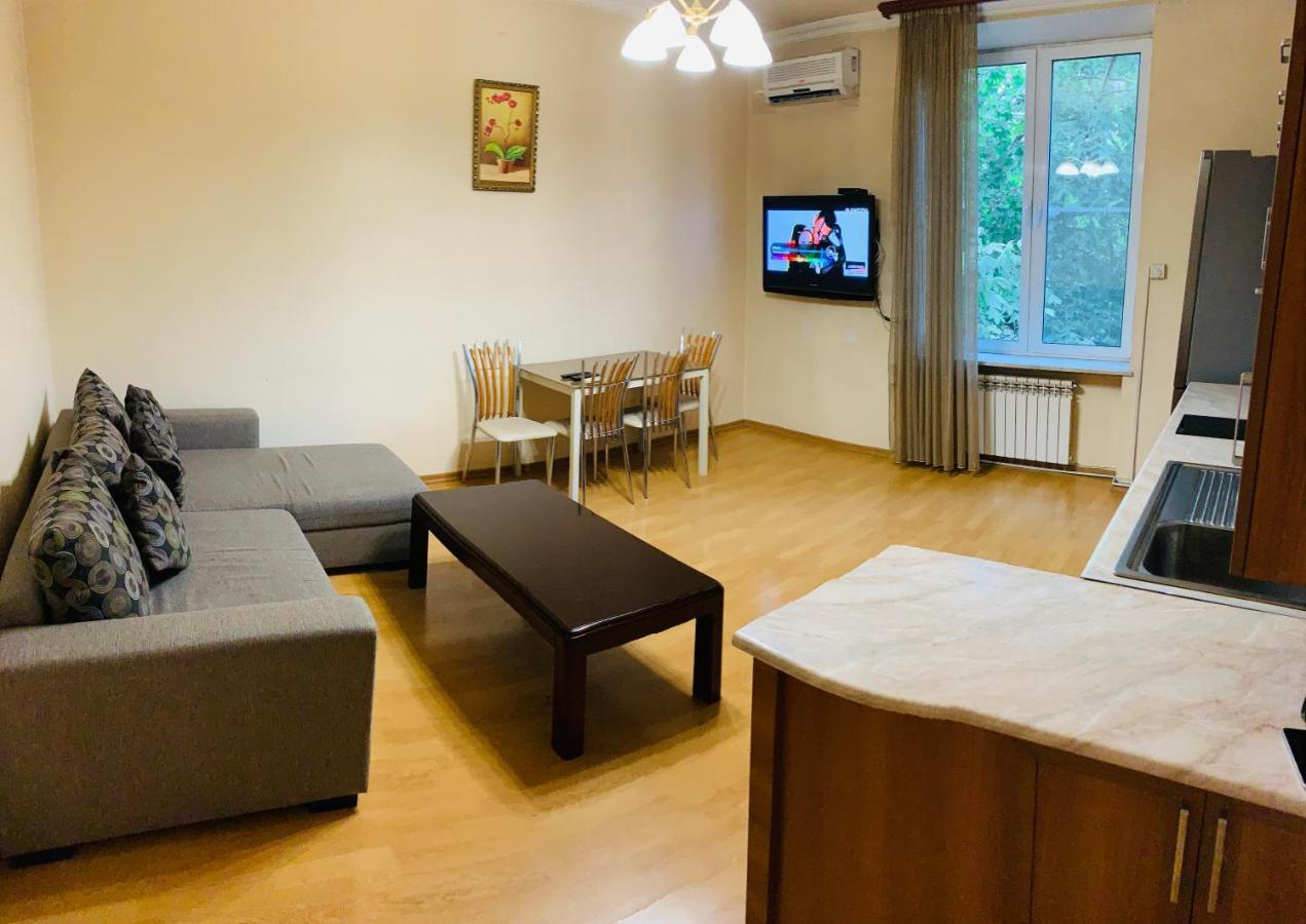 City Center Apartment On Sayat Nova Street Yerevan Ngoại thất bức ảnh